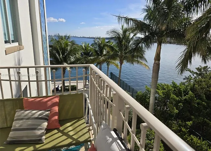 Miami Bay- Spacious And Cozy Water Front Suite - 28 Day Minimum