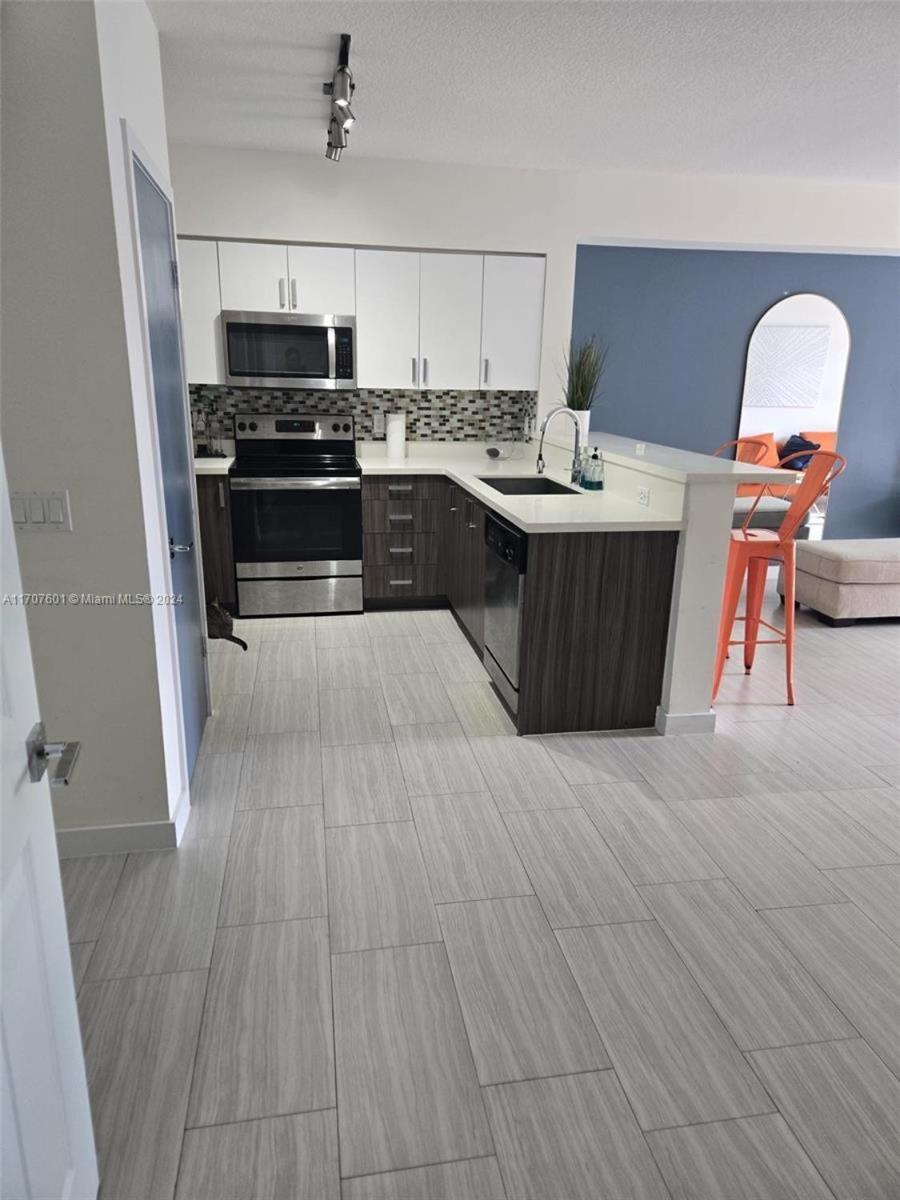 Apartment Bay- Spacious And Cozy Water Front - 28 Day Minimum